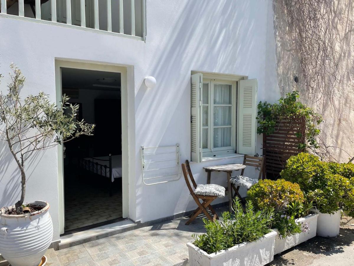 Areti'S Milos Guesthouses Adamantas  Zewnętrze zdjęcie