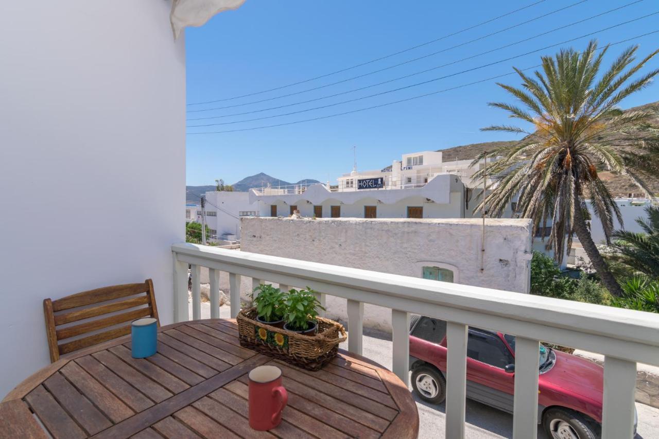 Areti'S Milos Guesthouses Adamantas  Zewnętrze zdjęcie