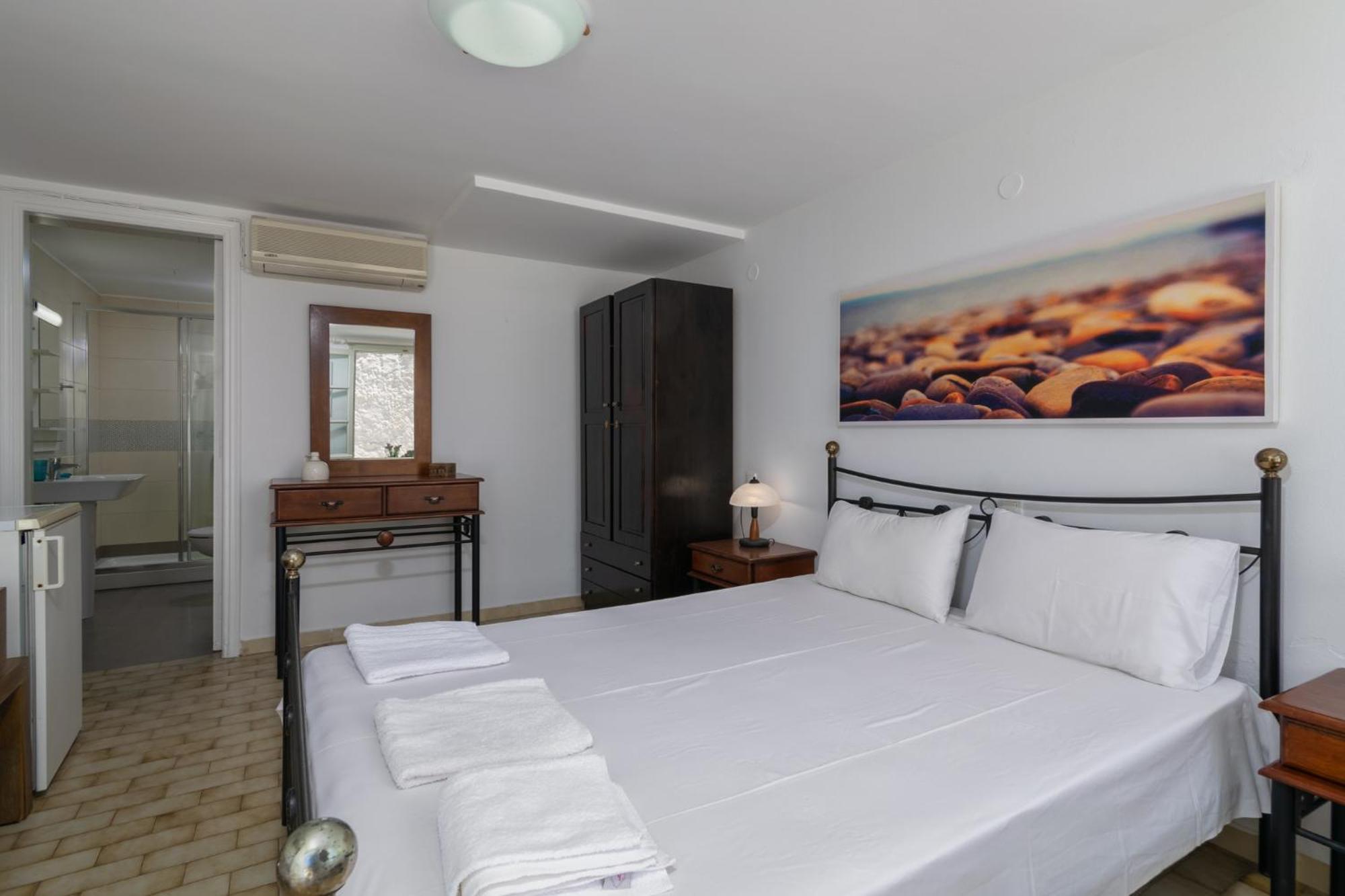 Areti'S Milos Guesthouses Adamantas  Zewnętrze zdjęcie