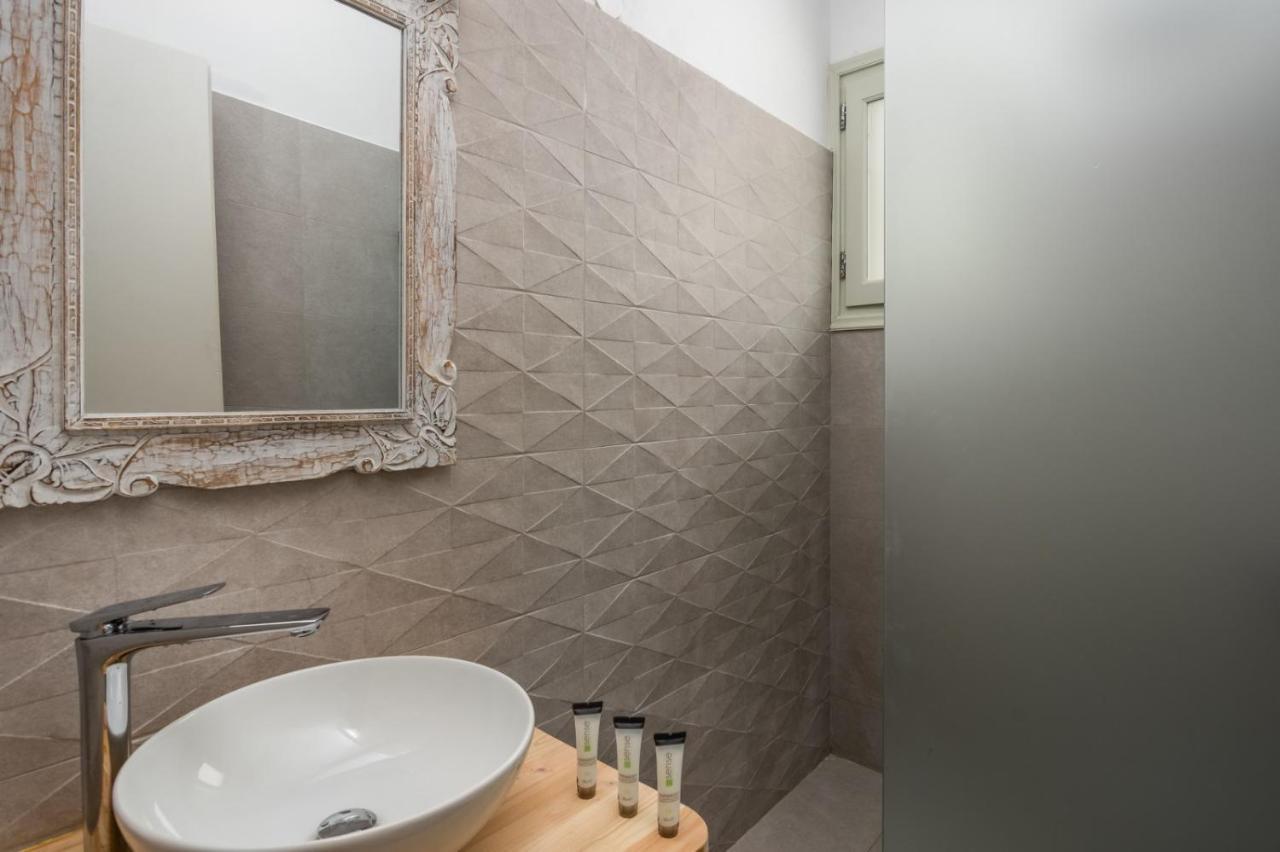 Areti'S Milos Guesthouses Adamantas  Zewnętrze zdjęcie