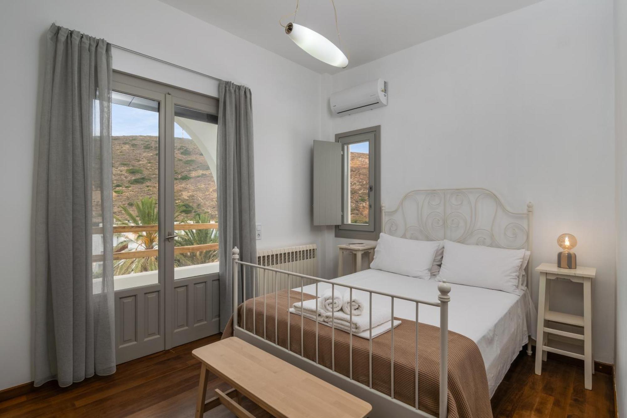 Areti'S Milos Guesthouses Adamantas  Zewnętrze zdjęcie
